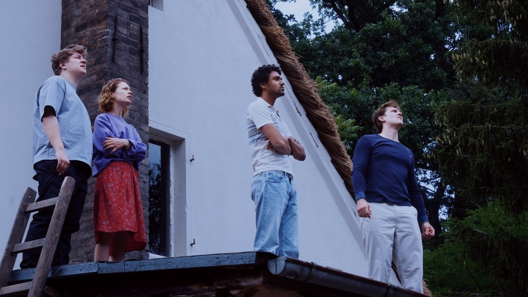 Kızıl Gökyüzü izle